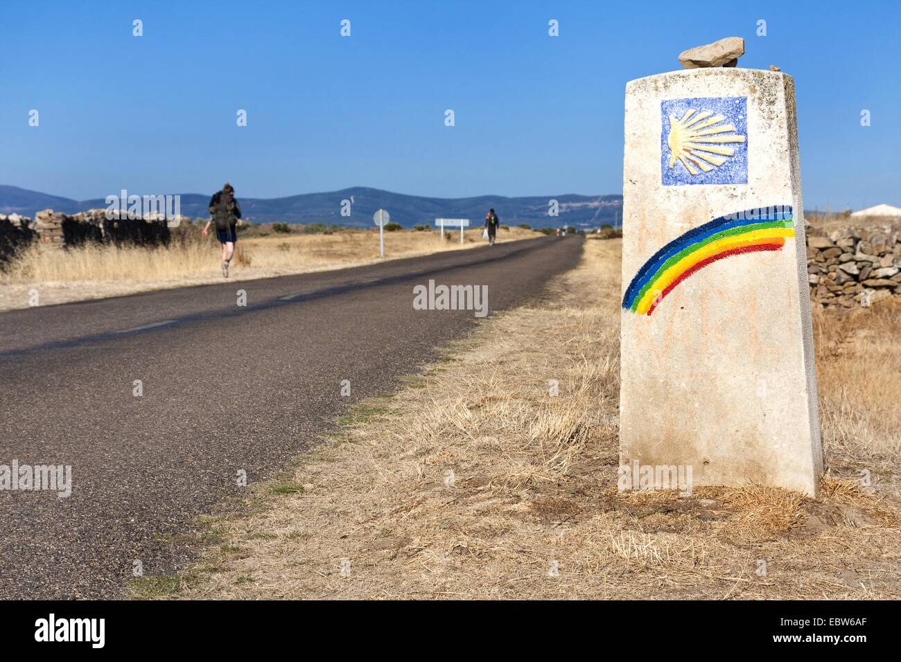 Guide avec un arc-en-ciel coquille de pèlerin, l'Espagne, Kastilien und Le¾n Banque D'Images