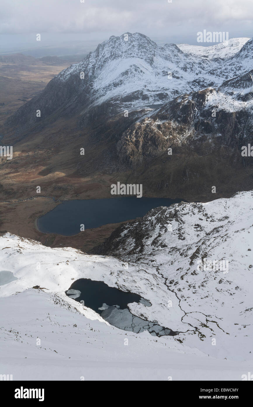 Avec Llyn Idwal et Llyn Clyd (premier plan) Banque D'Images