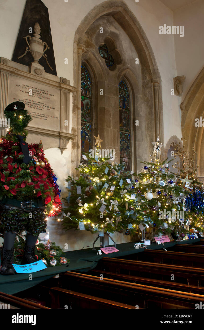 Festival de l'arbre de Noël, l'église de saint Édouard, Stow-on-the-Wold, Gloucestershire, Royaume-Uni Banque D'Images