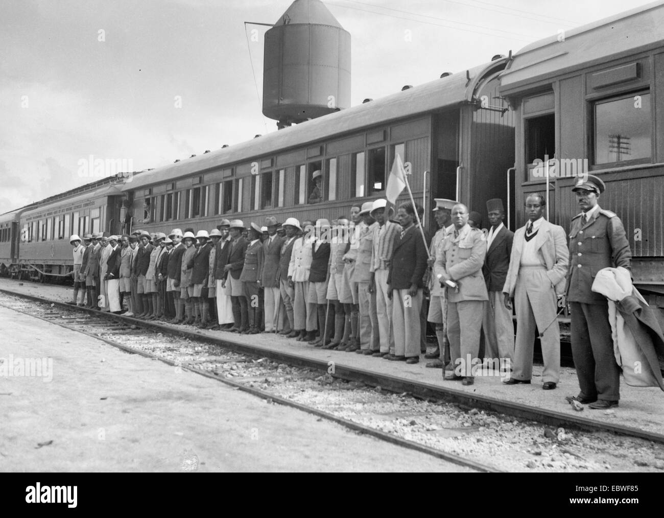 Les Éthiopiens de quitter par le train pour la guerre en Abyssinie, vers 1936 Banque D'Images
