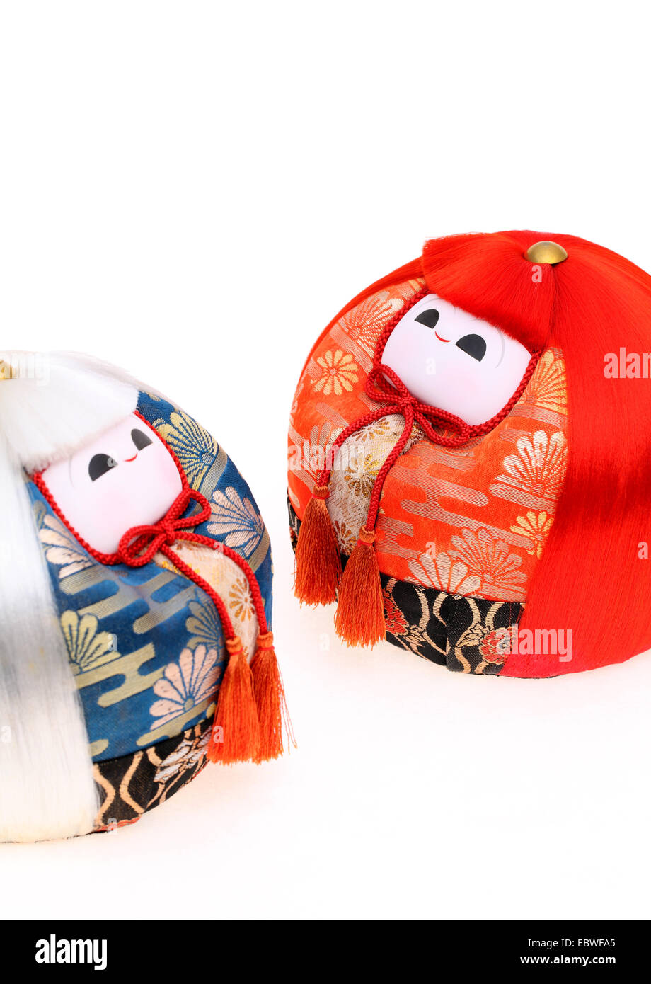 Poupées traditionnelles japonaises pour festival sur fond blanc Banque D'Images