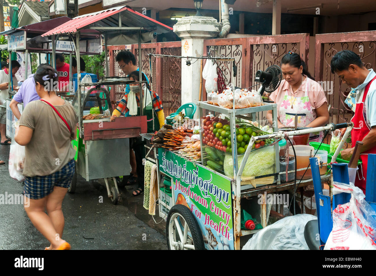 Colporteurs de l'alimentation de rue à Bangkok, Thaïlande Banque D'Images