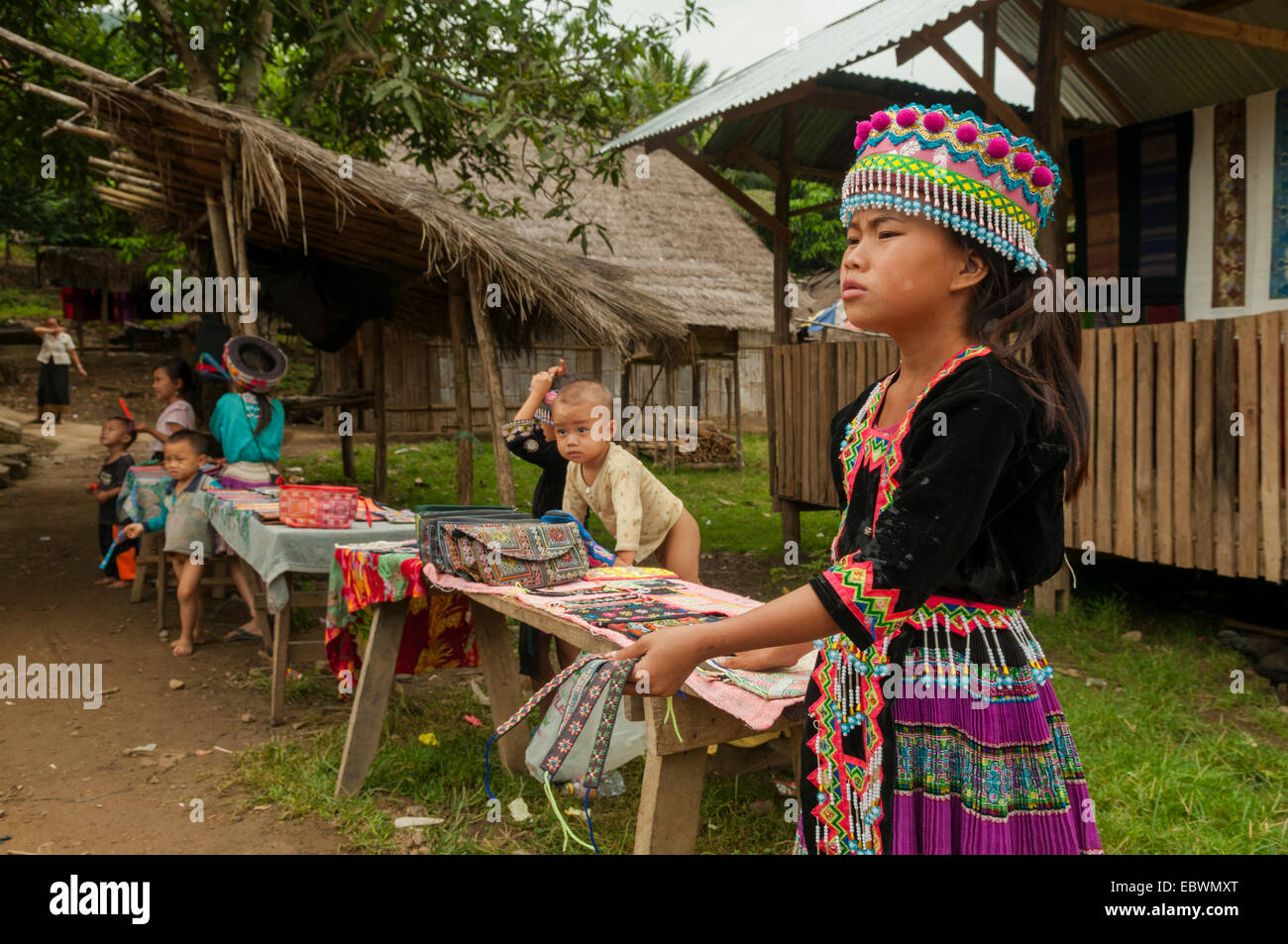 Enfants Village Hmong à Ban Na Ouane, Laos Banque D'Images