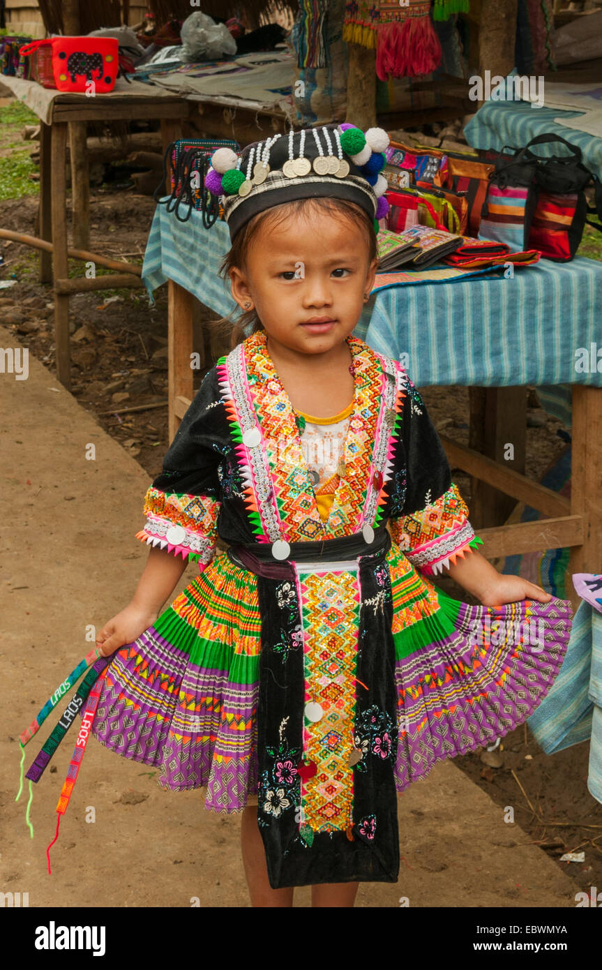 Enfants Hmong à Ban Na Ouane, Laos Banque D'Images