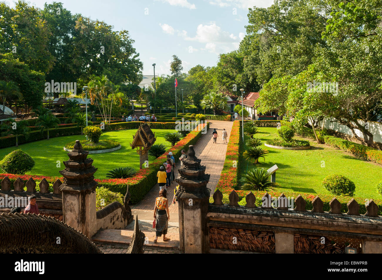 Jardin à la française au Wat Ho Phra Keo, Vientiane, Laos Banque D'Images