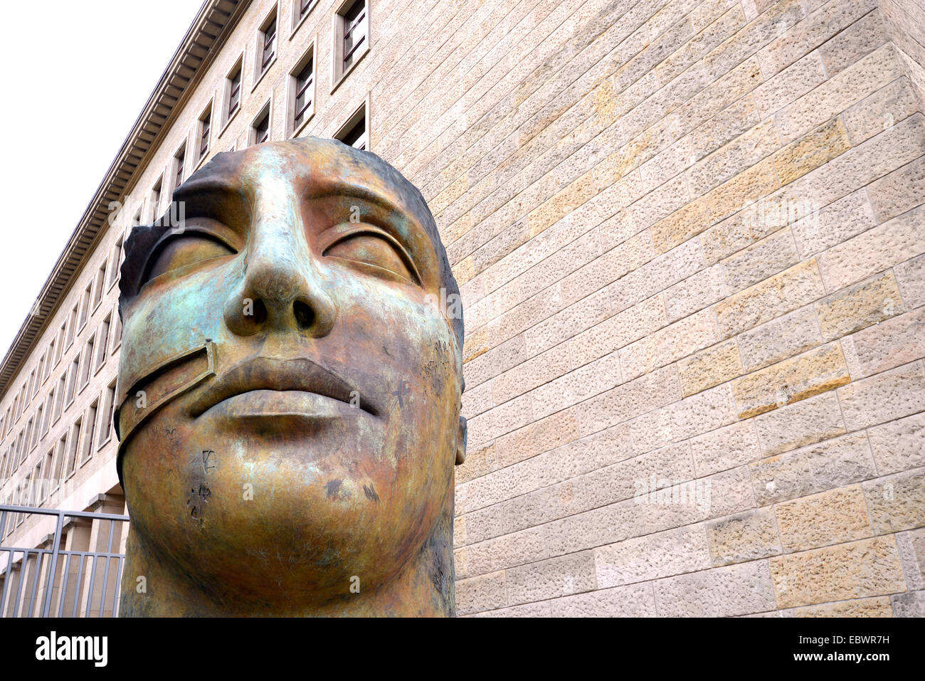 Sculpture en bronze de Igor Mitoraj, Ministère fédéral des affaires étrangères, Berlin, Berlin, Allemagne Banque D'Images