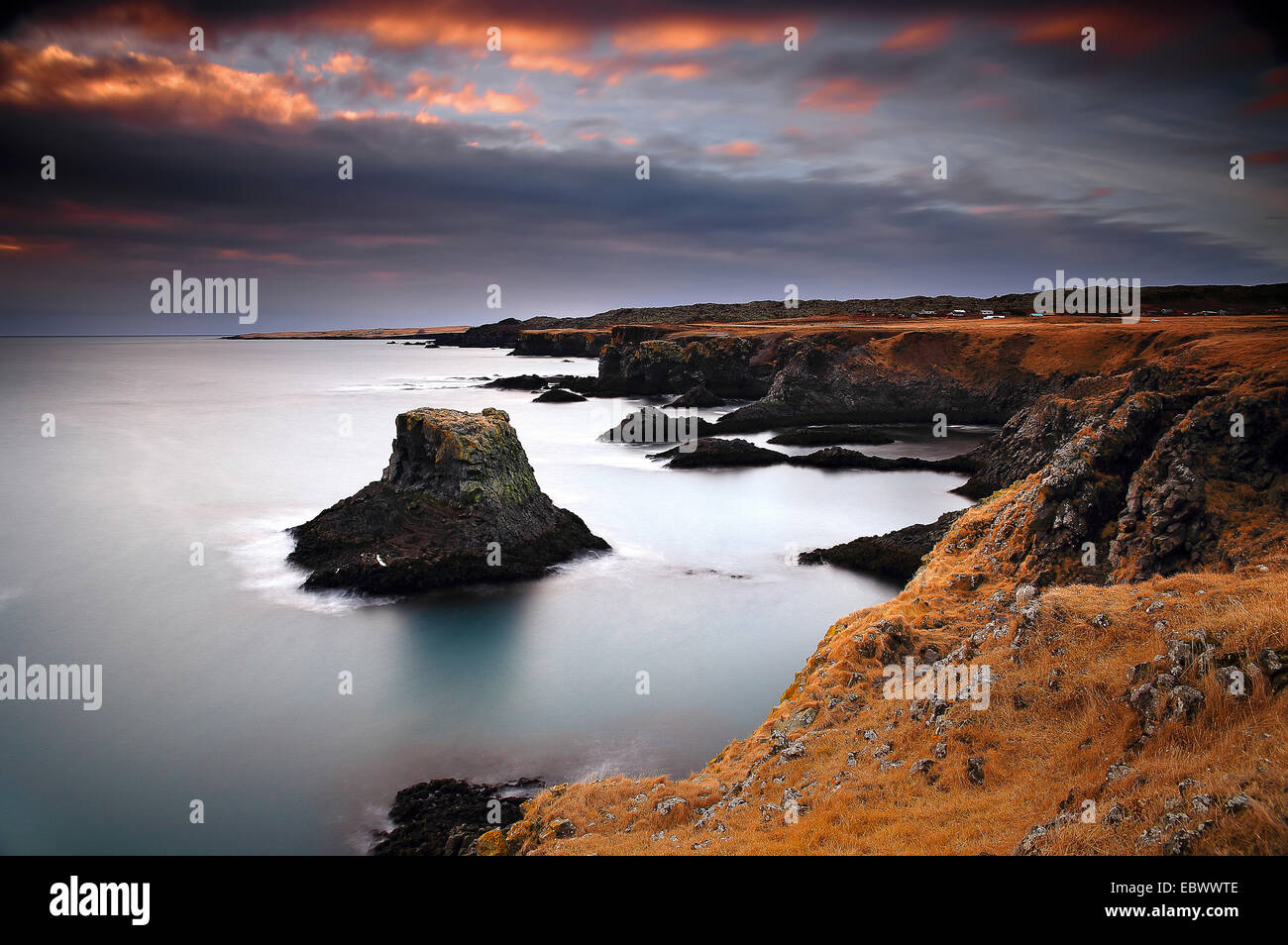 La côte de la mer de Anastapi au coucher du soleil. L'Islande Banque D'Images