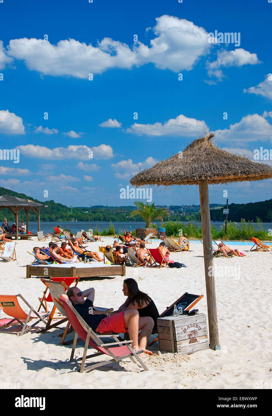 Les gens de mer au lac Baldeney Baldeney Plage, l'Allemagne, en Rhénanie du Nord-Westphalie, région de la Ruhr, à Essen Banque D'Images