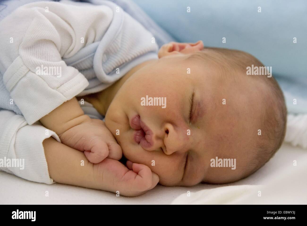 Bébé endormi, , 1 mois Banque D'Images