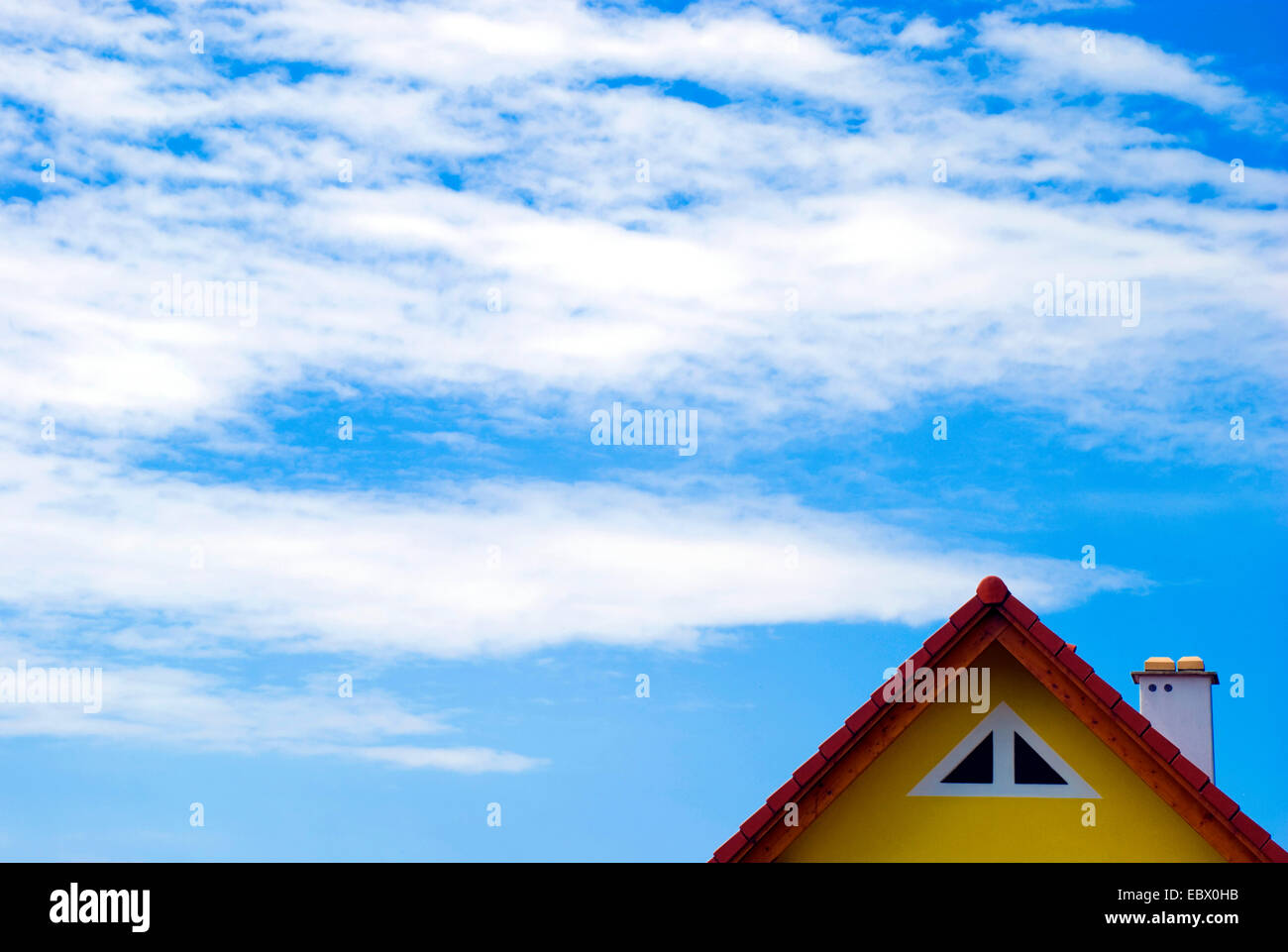 Toit à deux sous le ciel bleu, Autriche Banque D'Images