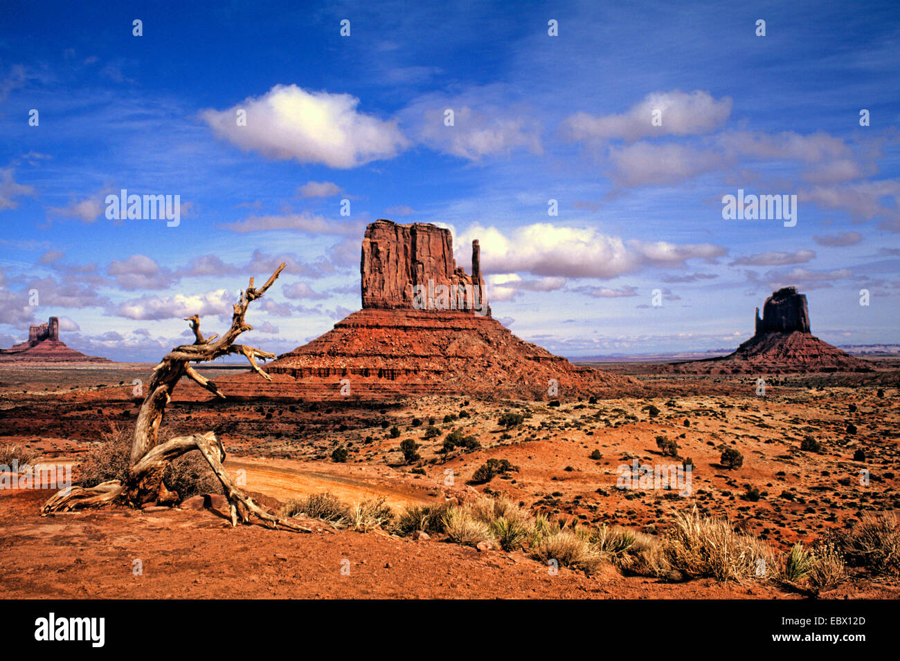 Mitten Buttes de Monument Valley, USA, Utah, Monument Valley National Park Banque D'Images