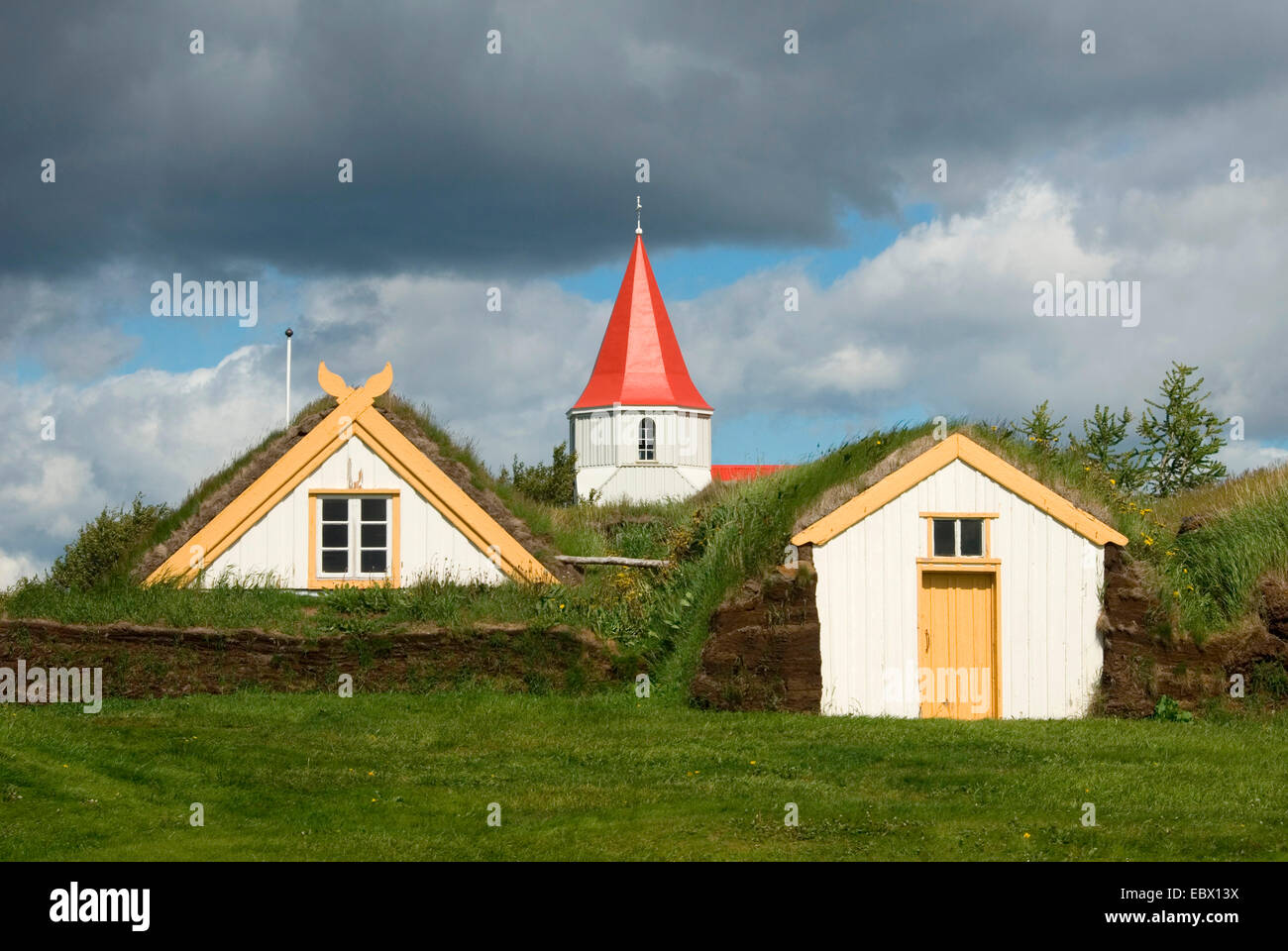 Maisons de tourbe avec toit d'herbe dans les écomusées Glaumbaer, Islande Banque D'Images