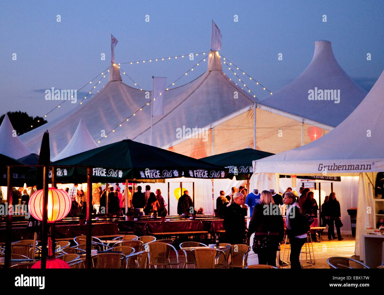 Stands de vente sur Zeltfestival Ruhr au lac Kemnader Kemnade, voir, en Allemagne, en Rhénanie du Nord-Westphalie, région de la Ruhr, Bochum Banque D'Images