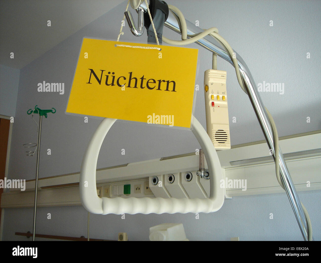 Panneau "Nuechtern', le jeûne à un lit d'hôpital Banque D'Images
