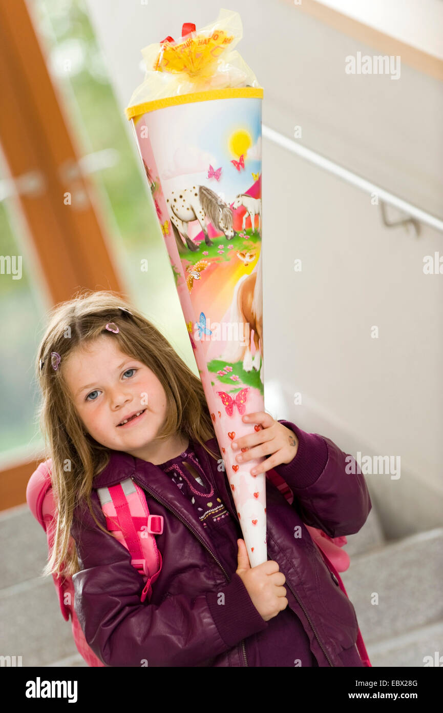À partir de l'enfant avec l'école school cone, Autriche Banque D'Images