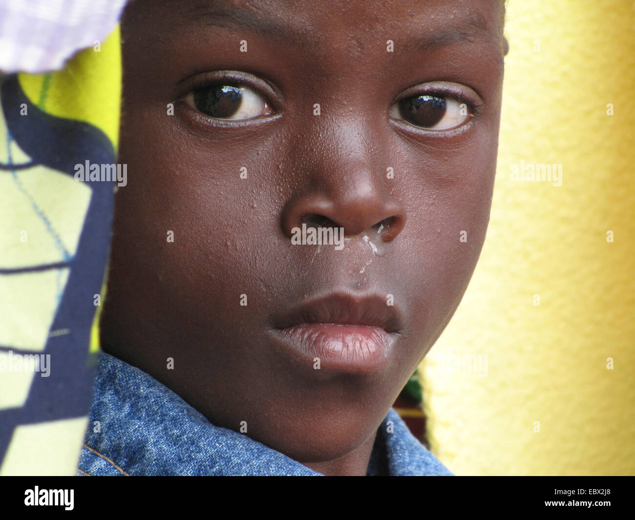 Potrait d'un jeune orphelin dans l'orphelinat de Gitega, géré par l'église catholique, du Burundi, Gitega, Gitega Banque D'Images