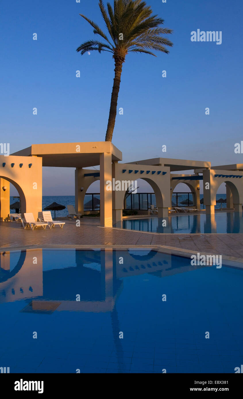 La piscine d'un hôtel de luxe, de la Tunisie, Djerba Banque D'Images