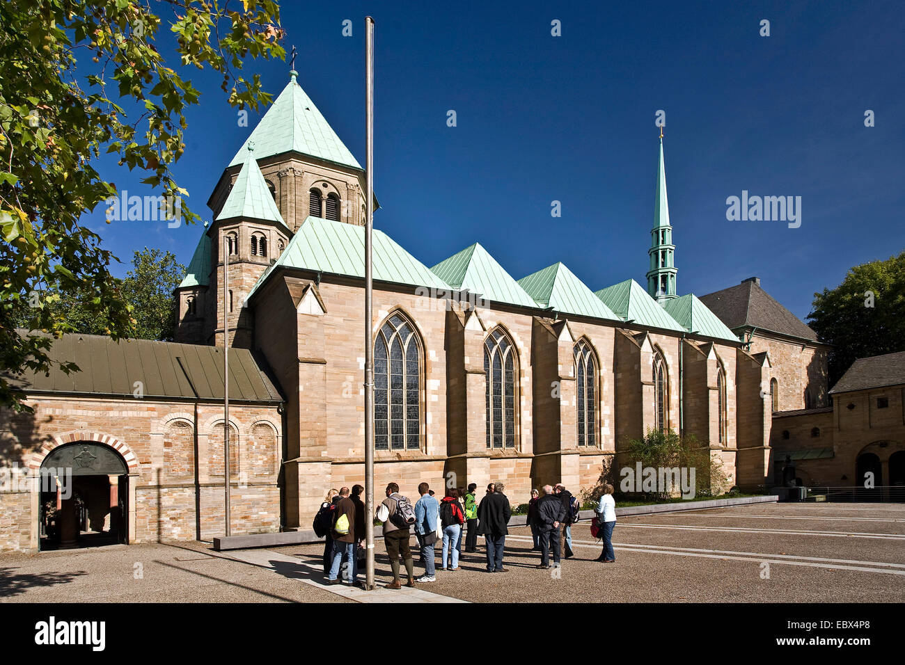 Visite guidée en face de la cathédrale d'Essen en Allemagne, le centre-ville d'Essen, Rhénanie du Nord-Westphalie, région de la Ruhr, à Essen Banque D'Images