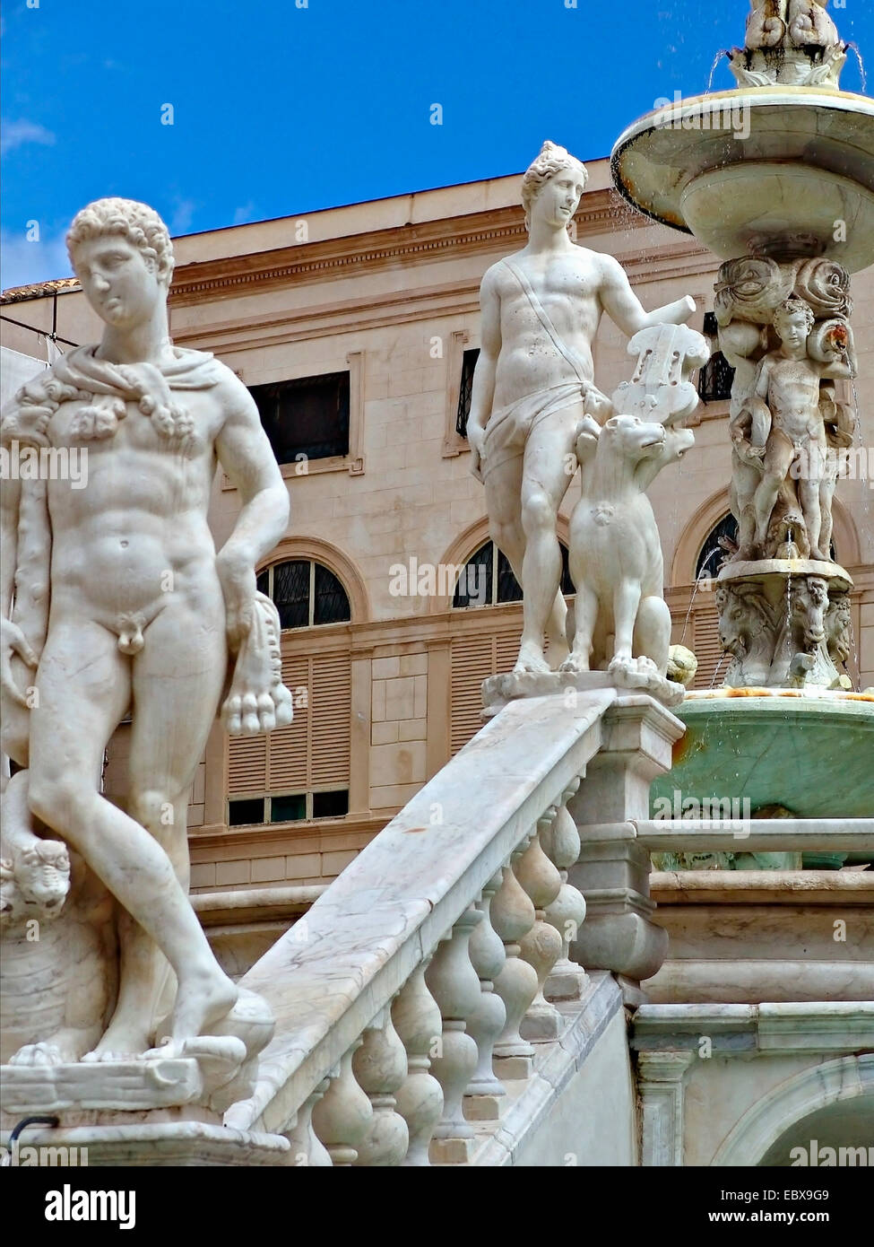 Statues de marbre du Fontana Les jardins musicaux de Pretoria à Palerme, Italie Banque D'Images