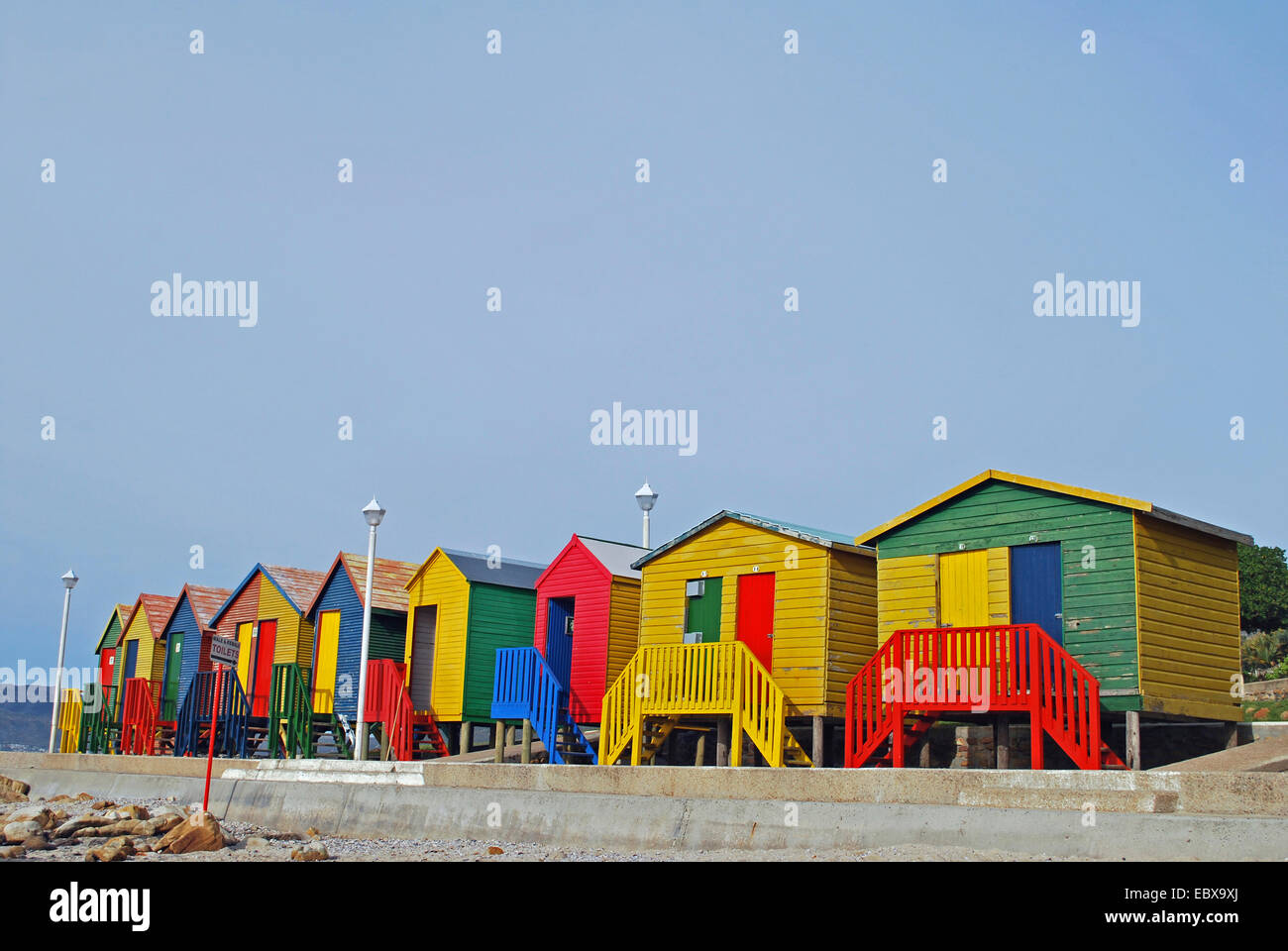 Cabines de bain colorés ; style victorien ; Saint Jacques, Cap de Bonne-Espérance, Afrique du Sud Banque D'Images