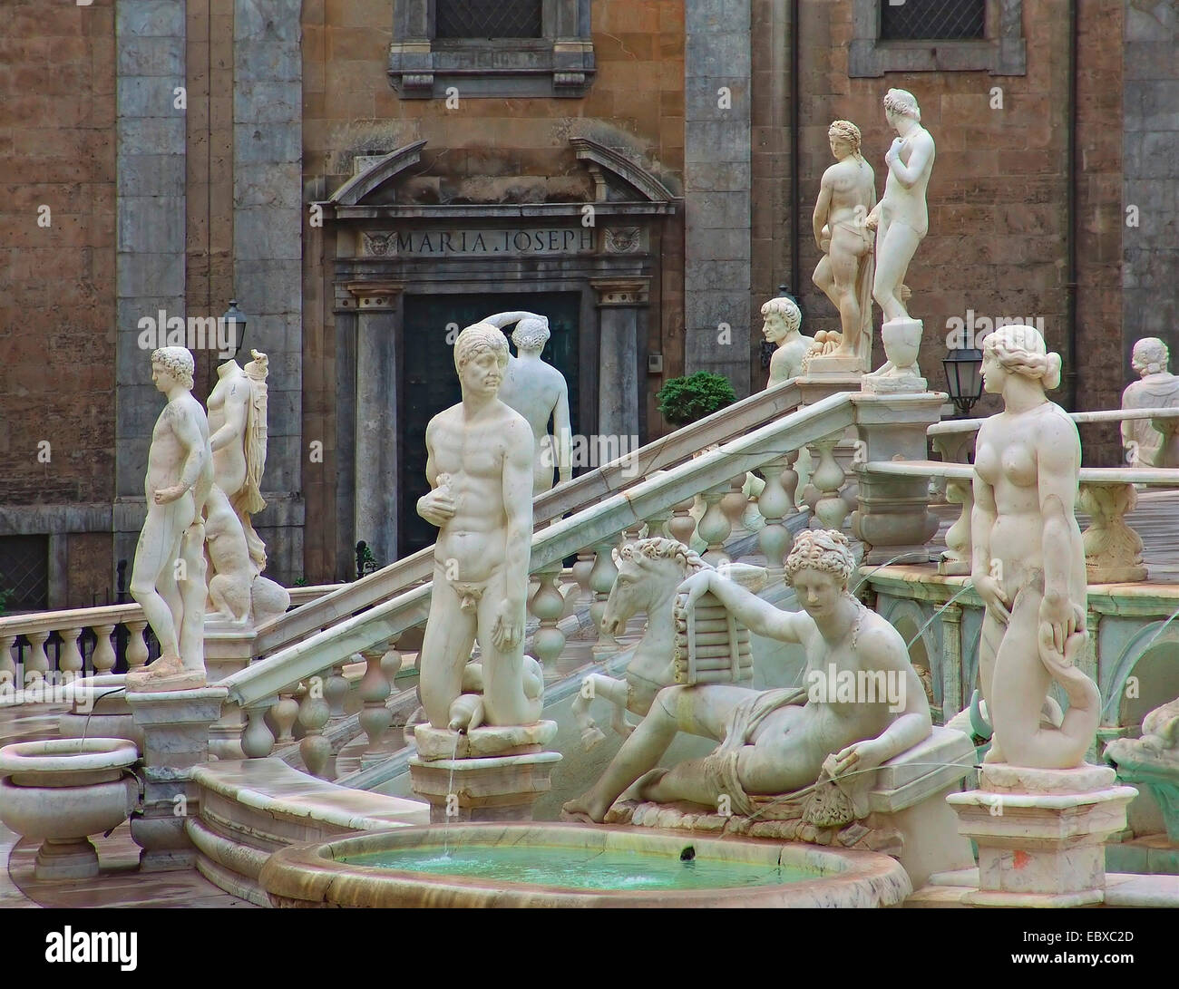 Statues de marbre du Fontana Les jardins musicaux de Pretoria à Palerme, Italie Banque D'Images