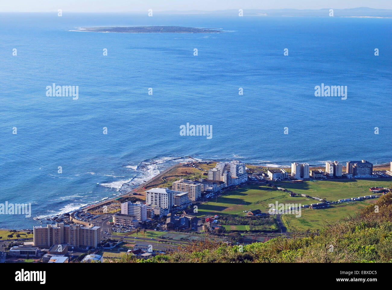 Clifton à l'océan Atlantique avec Robben Island en arrière-plan, l'Afrique du Sud, Cape Town Banque D'Images