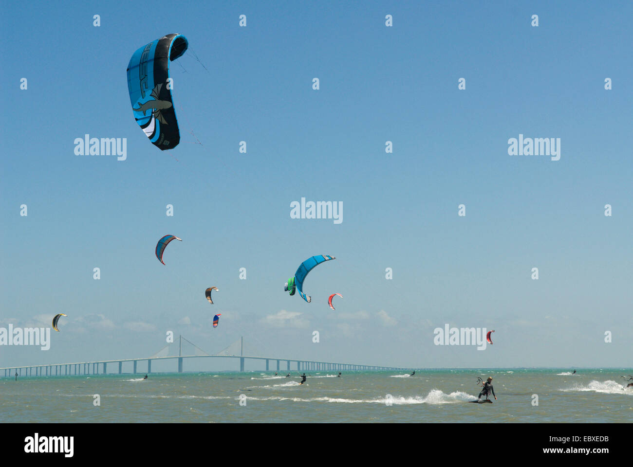 Le kite surf à la mer, USA, Floride, Fort De Soto Banque D'Images