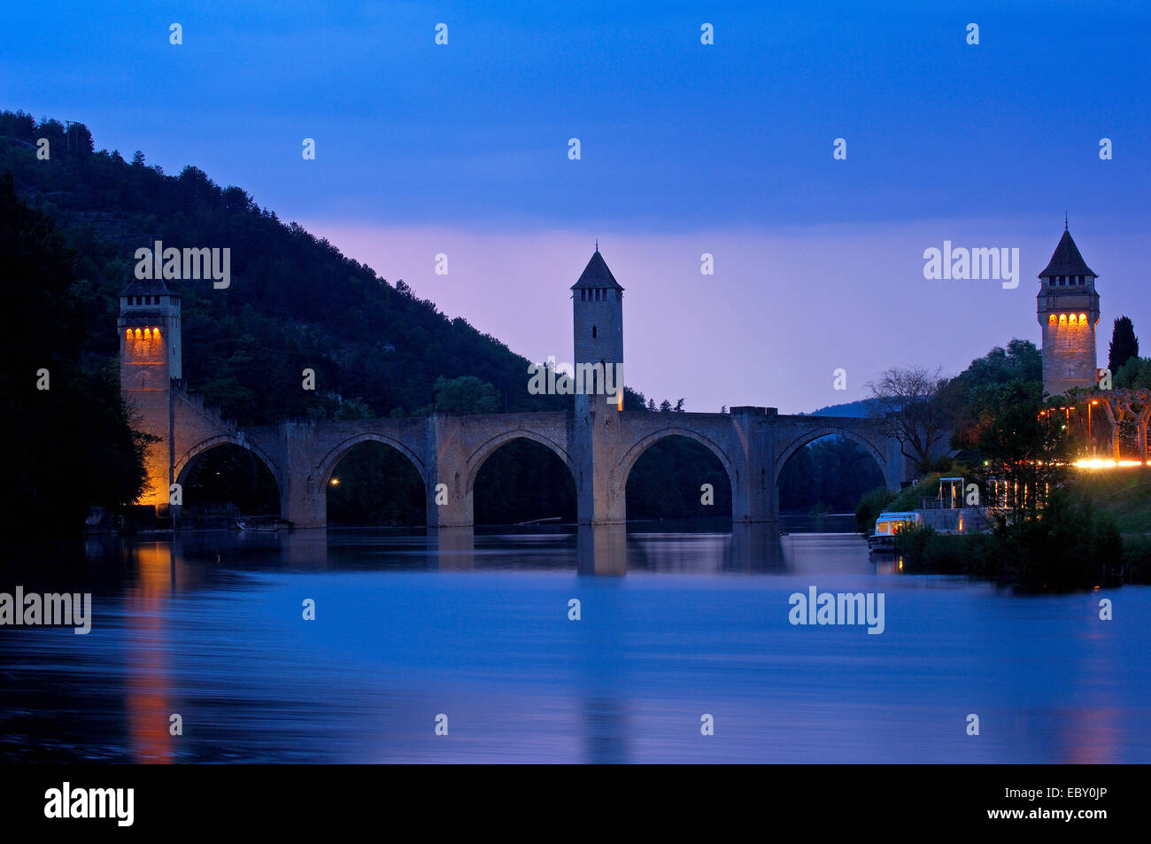 Pont Valentre bridge at Dusk, Lot, Cahors, Lot, Quercy, Via Podiensis, Chemin de Saint Jacques, France, Europe Banque D'Images