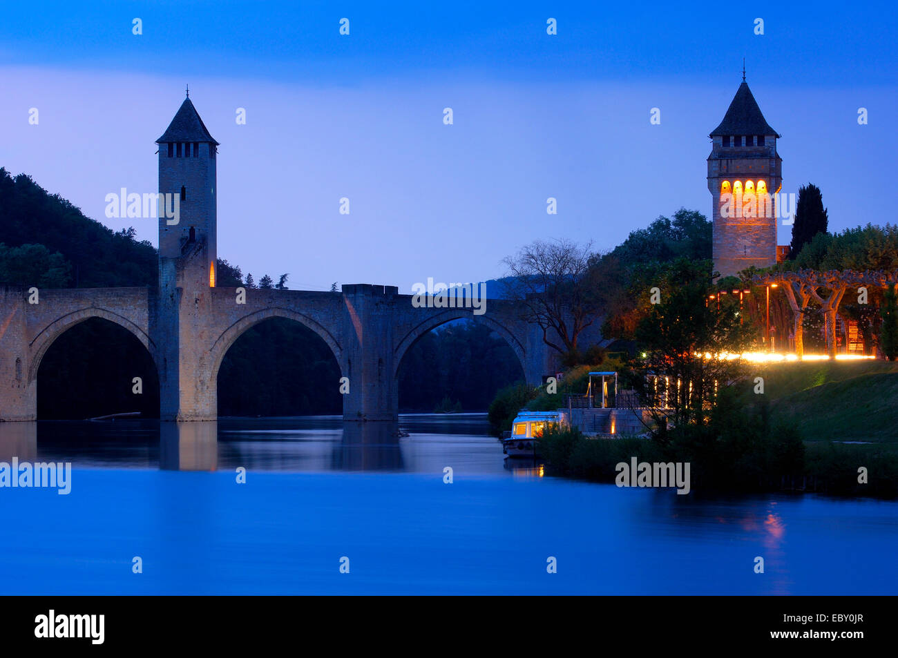 Pont Valentre bridge at Dusk, Lot, Cahors, Lot, Quercy, Via Podiensis, Chemin de Saint Jacques, France, Europe Banque D'Images