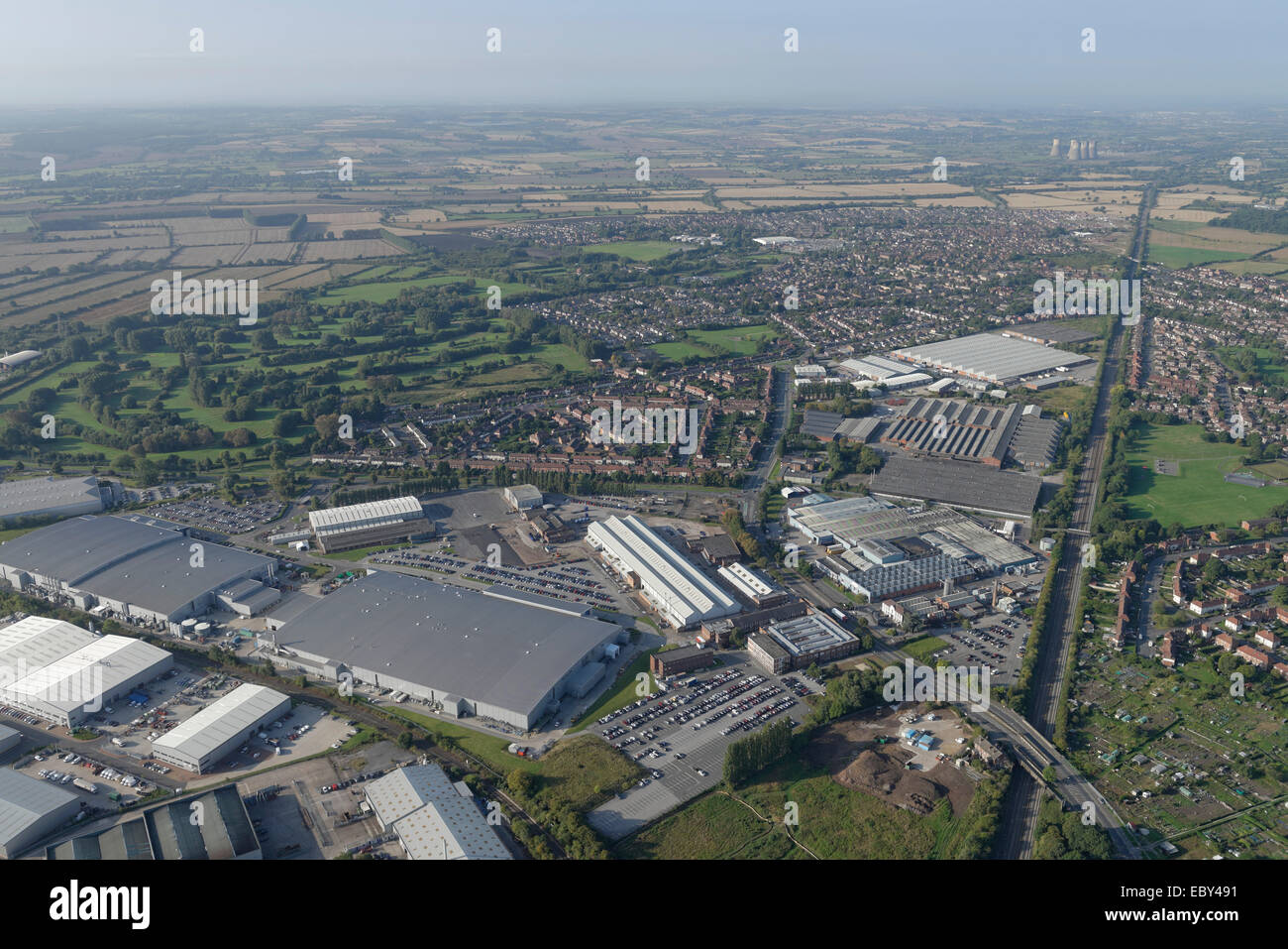 Une vue aérienne de la région de Derby Sinfin montrant un parc de vente au détail, de logement et d'une Rolls Royce factory Banque D'Images