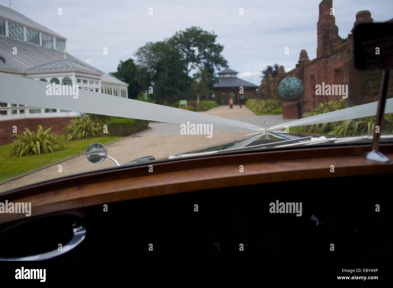 Intérieur d'une voiture de mariage Banque D'Images