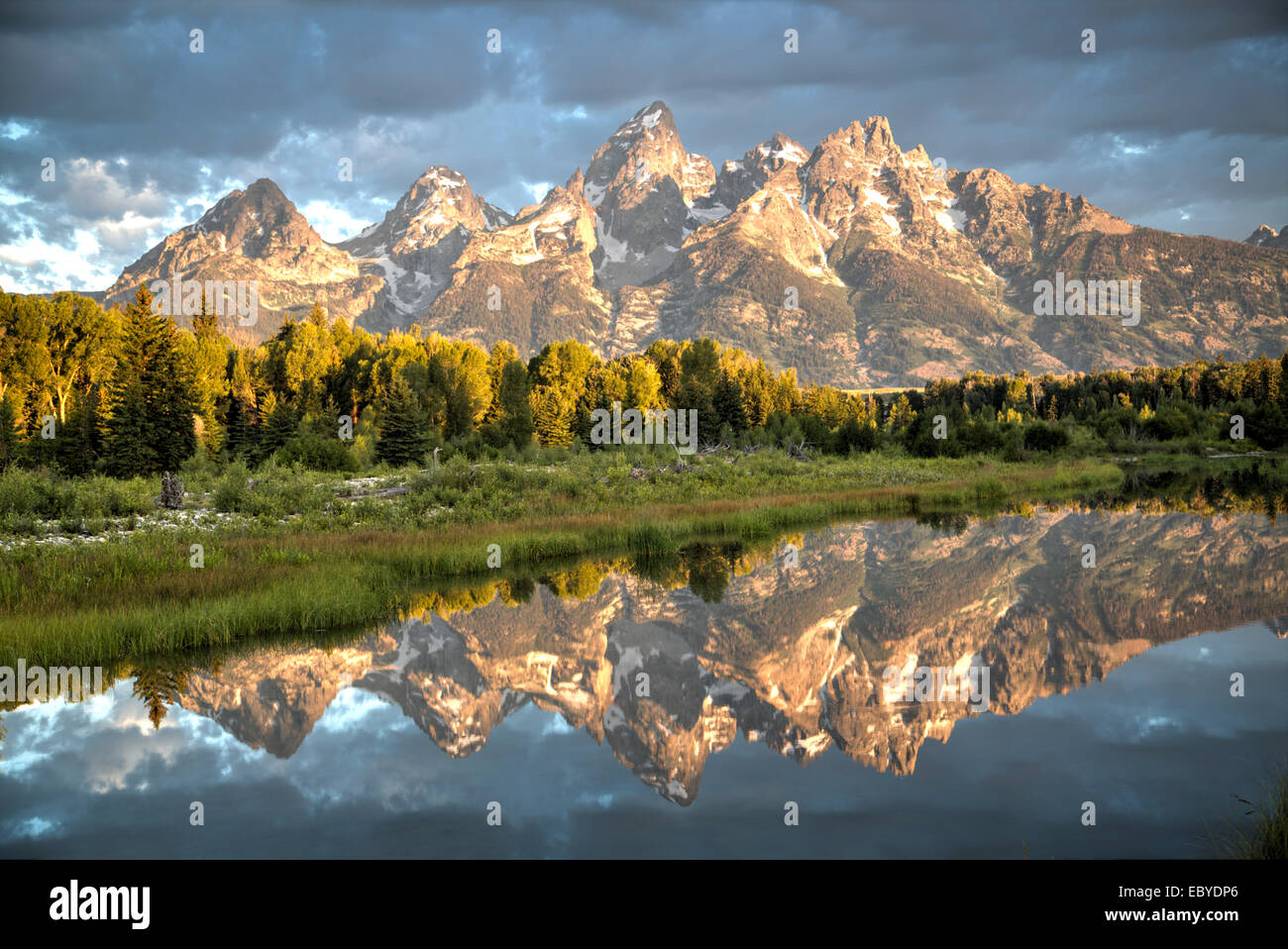 USA, Wyoming, Grand Teton National Park, de l'eau reflet de la Teton Range, prises à partir de la fin de la route Schwabacher Banque D'Images