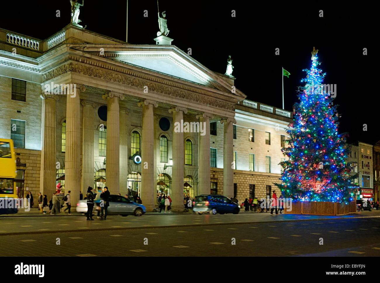 O'Connell Street Dublin GPO Les lumières d'arbre de Noël Banque D'Images