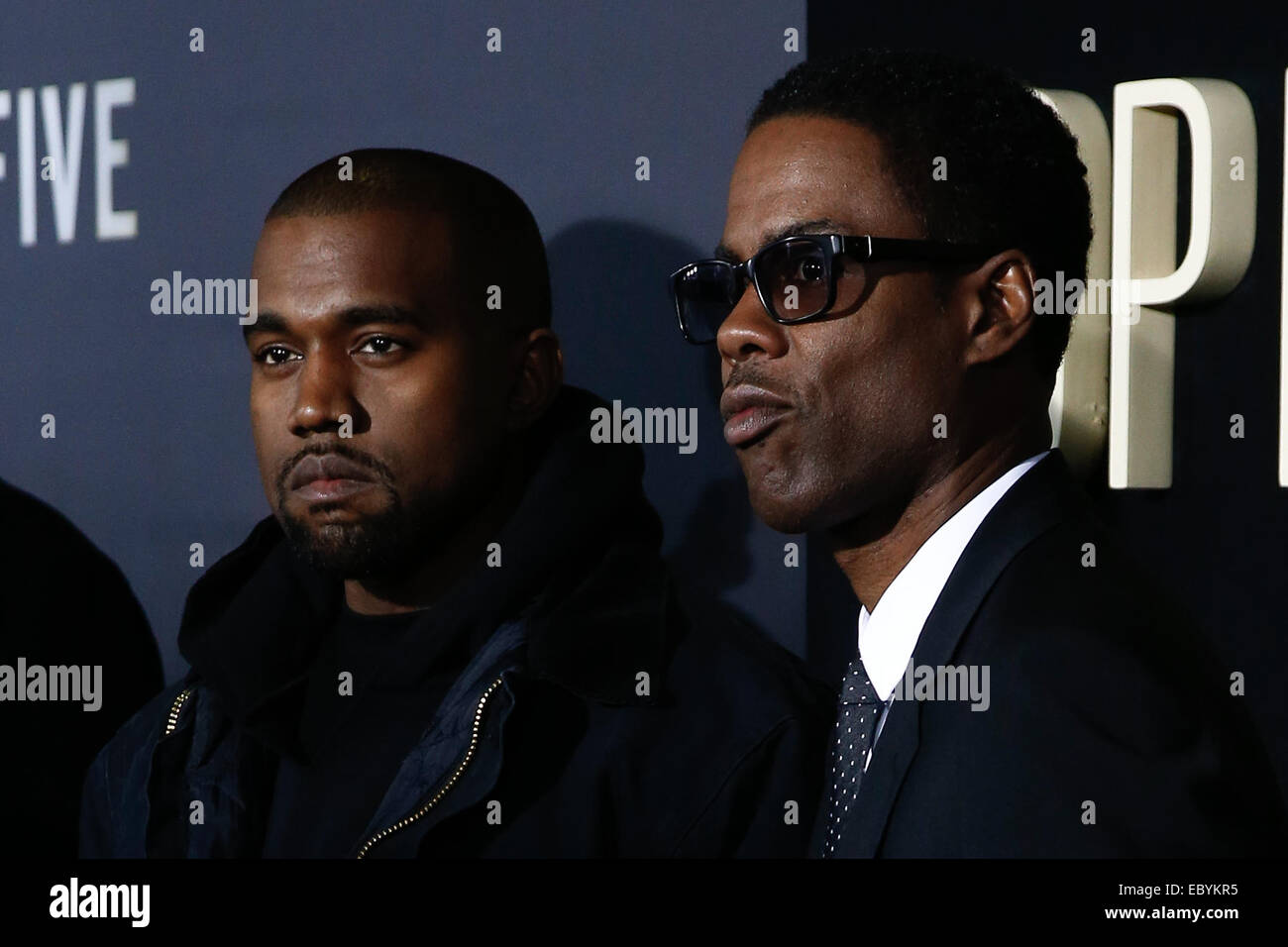 NEW YORK-déc 3 : Comédien/acteur Chris Rock (R) et le rappeur Kanye West assister à la 'Top cinq' première au Ziegfeld Theatre Le 3 décembre 2014 à New York. © Debby Wong/Alamy Live News Banque D'Images