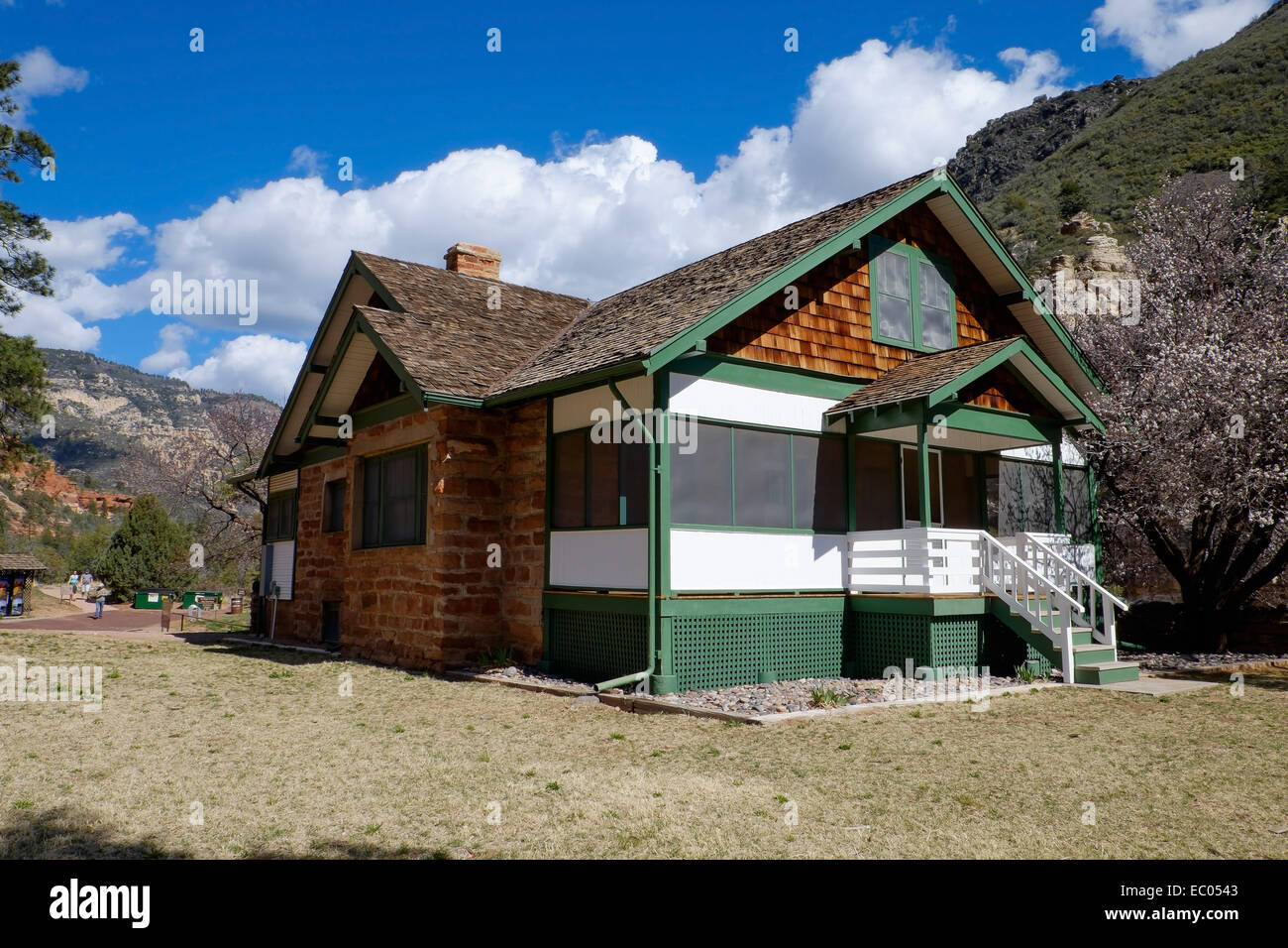 L'ancienne ferme sur le homestead et apple orchard au Slide Rock State Park à Oak Creek Canyon, Arizona, USA. Banque D'Images