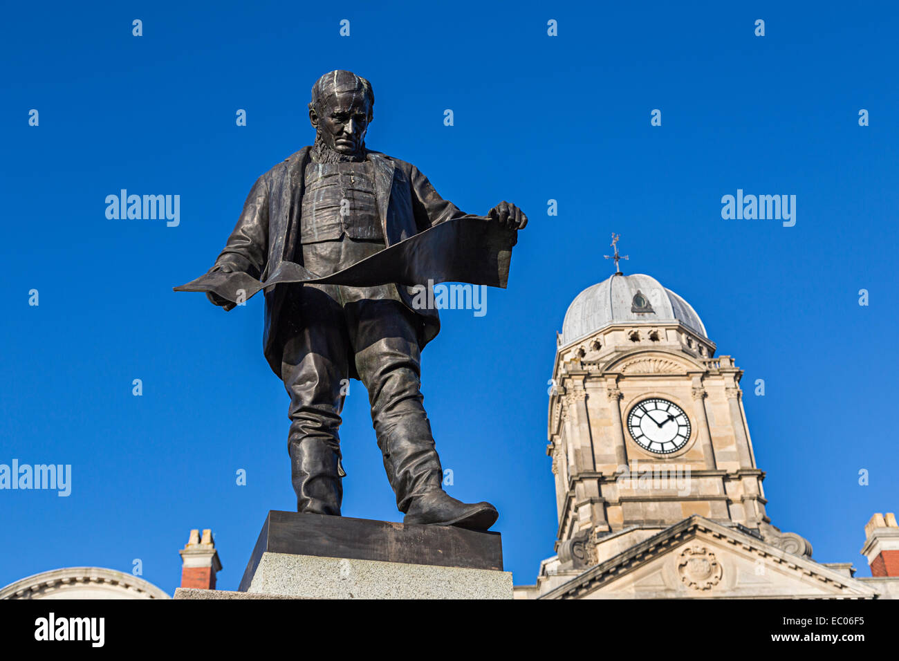 Statue de David Davies, vice-président de Barry Docks et Compagnie à l'extérieur de la construction de quais, Port de Barry, Pays de Galles, Royaume-Uni Banque D'Images