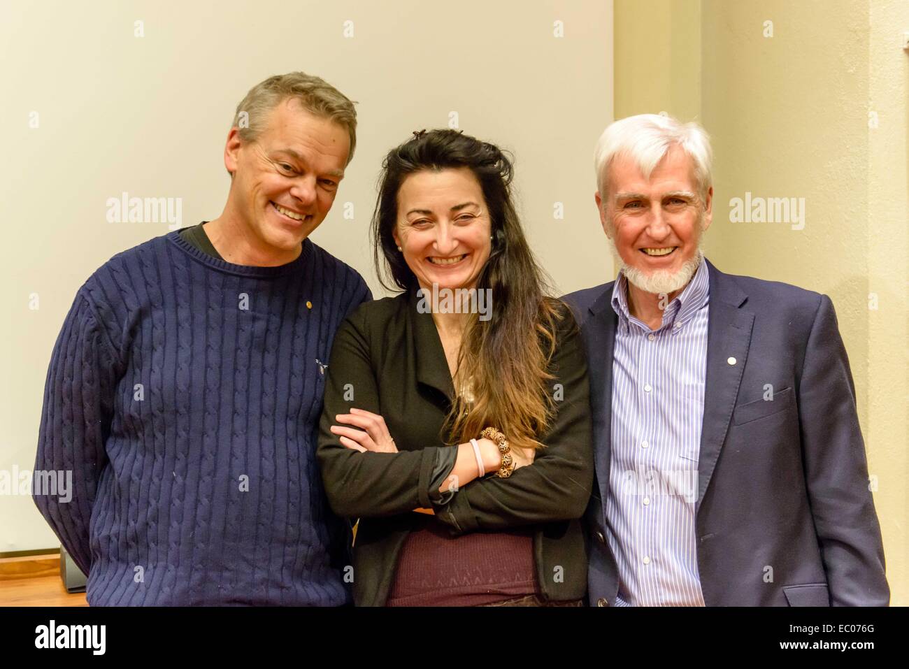 Stockholm, Suède. 6e déc, 2014. 2014 Le Prix Nobel de physiologie ou médecine gagnants, Edvard I. Moser, May-Britt Moser et John O'Keefe (L-R) assister à une conférence de presse à Stockholm, Suède, le 6 décembre 2014. Le Prix Nobel 2014 prennent part à une série d'événements à venir de la cérémonie officielle de remise de prix. Credit : Shi Tiansheng/Xinhua/Alamy Live News Banque D'Images