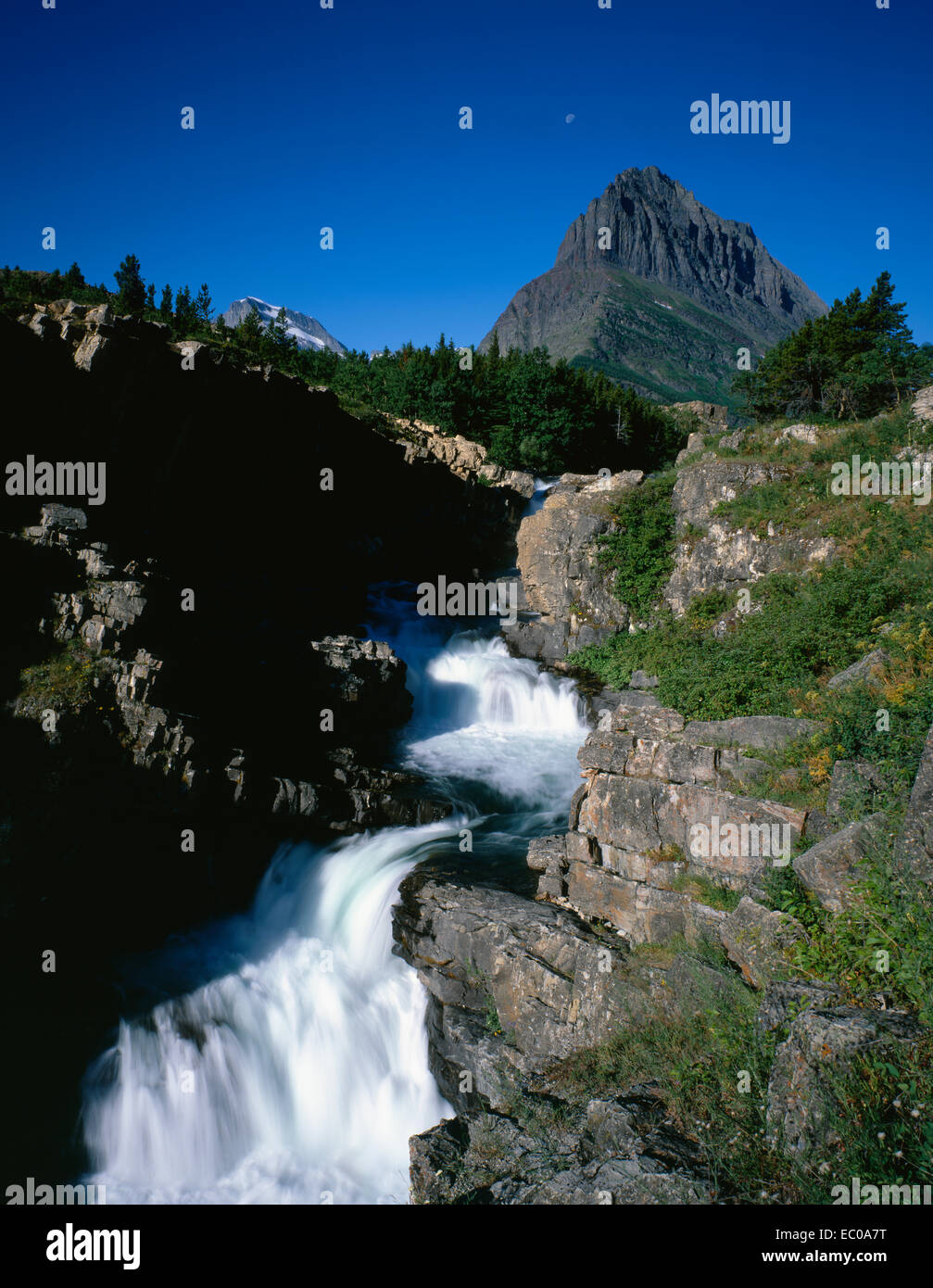 Swiftcurrent Falls et Mt. Grinnell. Le Glacier National Park, Montana Banque D'Images