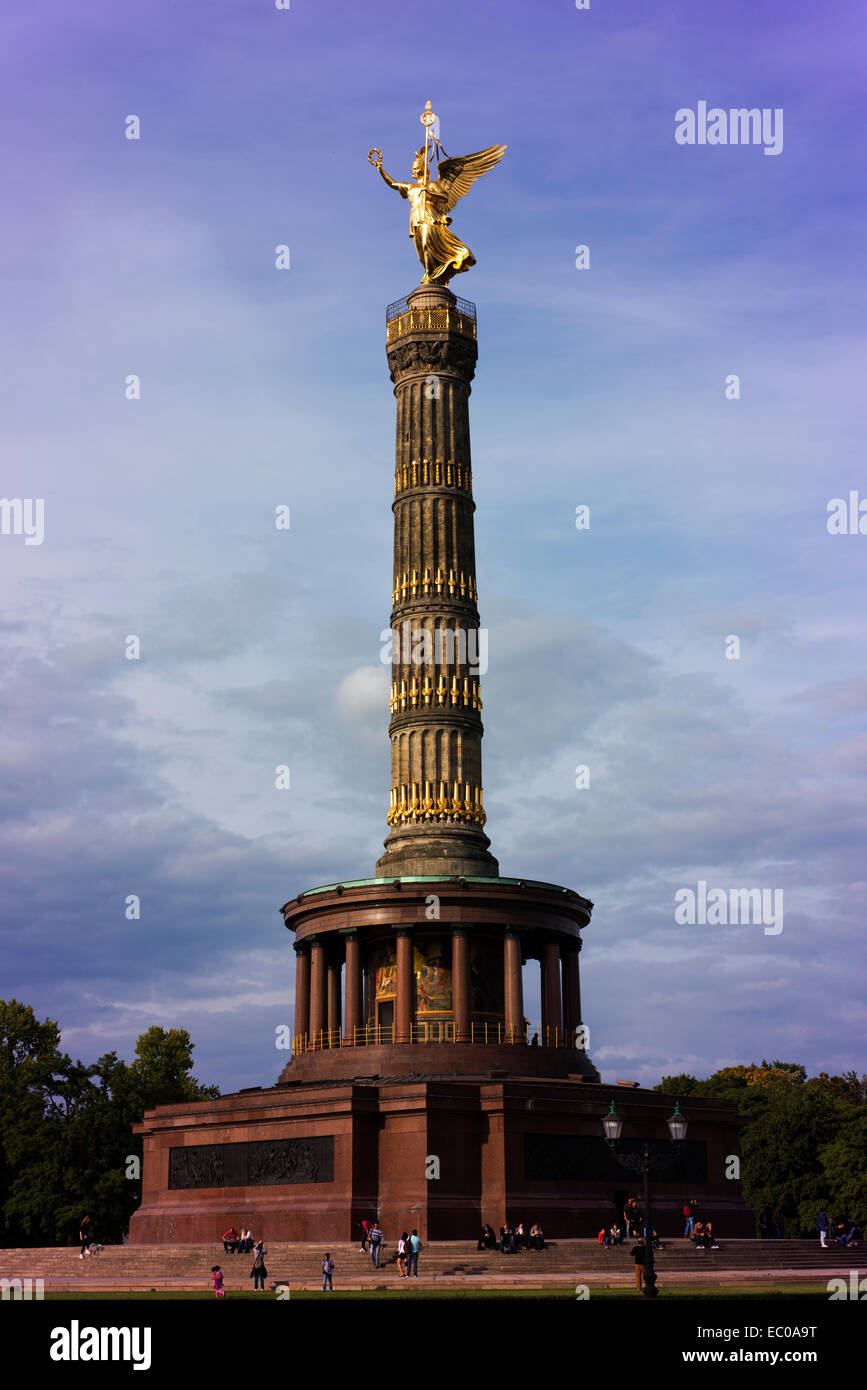 Colonne de la Victoire Berlin, ou Siegessaule, au centre du rond-point dans le Tiergarten. Banque D'Images