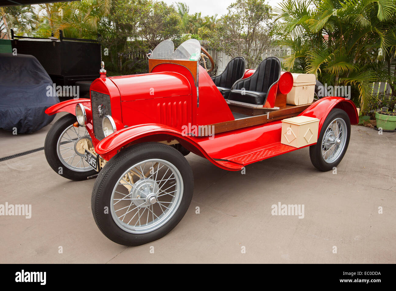 Ford modèle T, soigneusement restauré roadster vintage car à la peinture rouge vif et le garnissage intérieur immaculé Banque D'Images