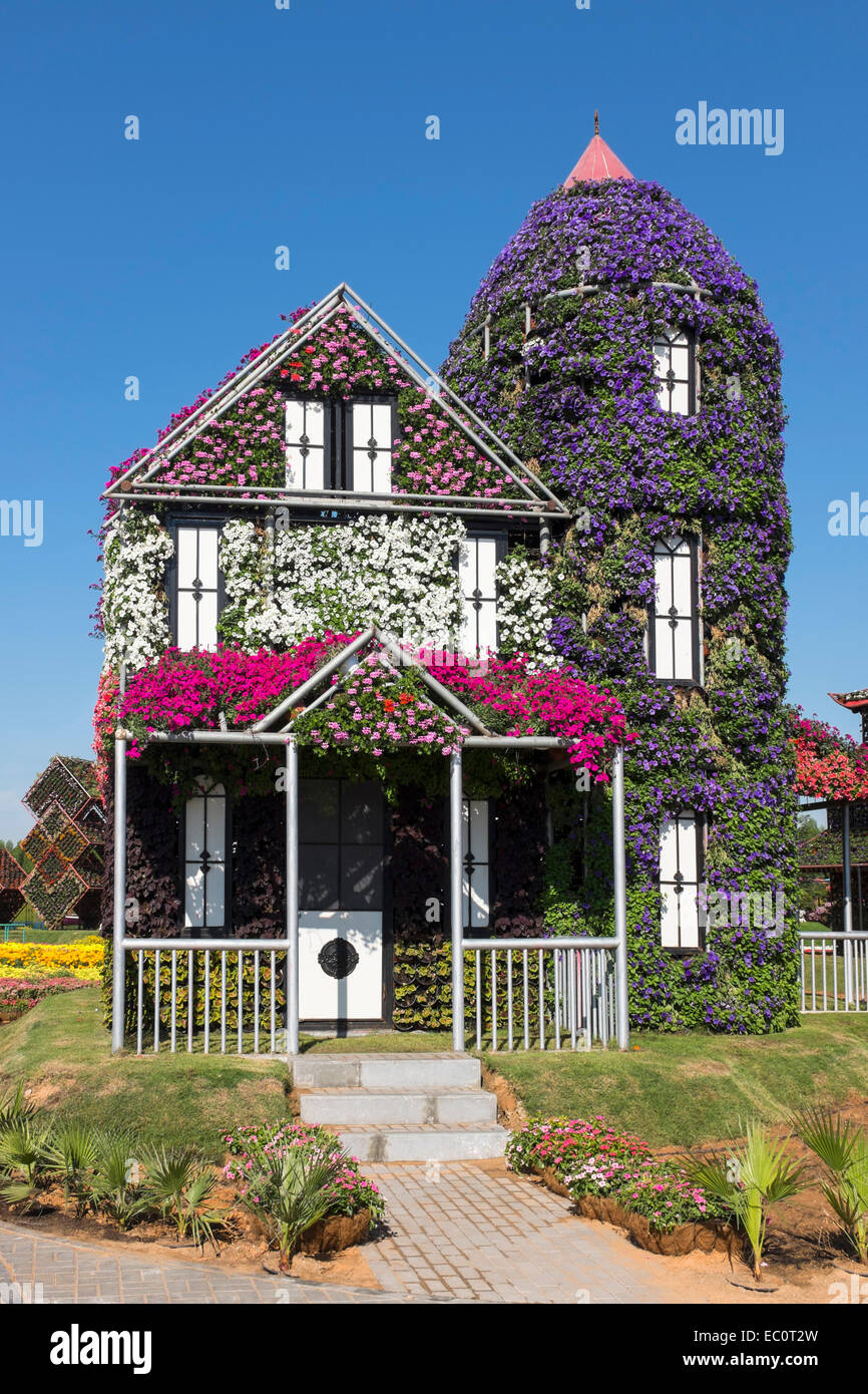 Couverte de fleurs au jardin Miracle le plus grand jardin fleuri à Dubaï Émirats Arabes Unis Banque D'Images