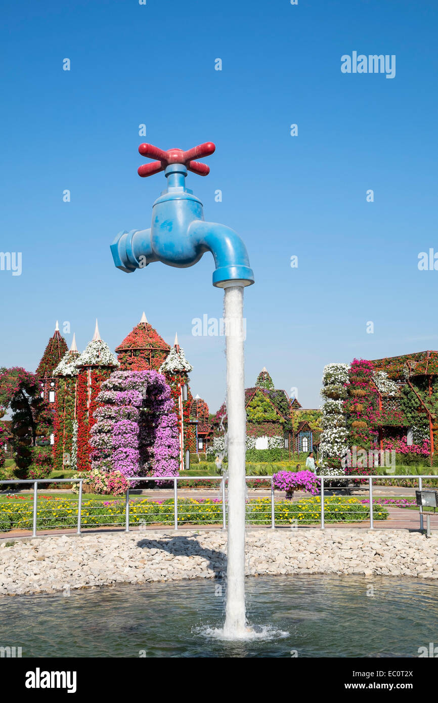 L'affichage à l'étang et jardin Miracle le plus grand jardin fleuri à Dubaï Émirats Arabes Unis Banque D'Images