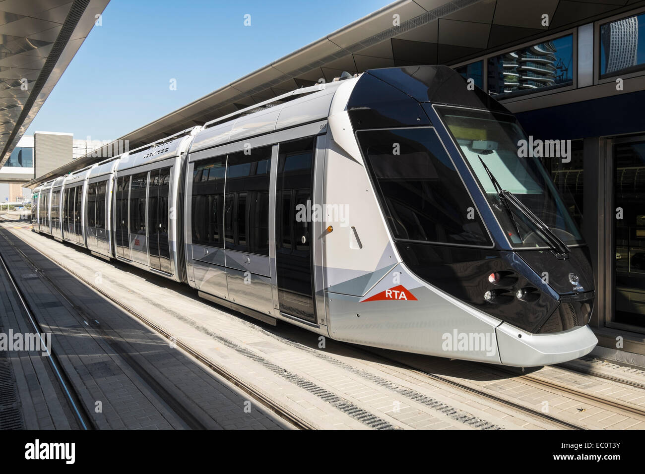Et la station de tramway sur nouveau Dubai tramway dans la Marina de Dubaï Émirats Arabes Unis Banque D'Images