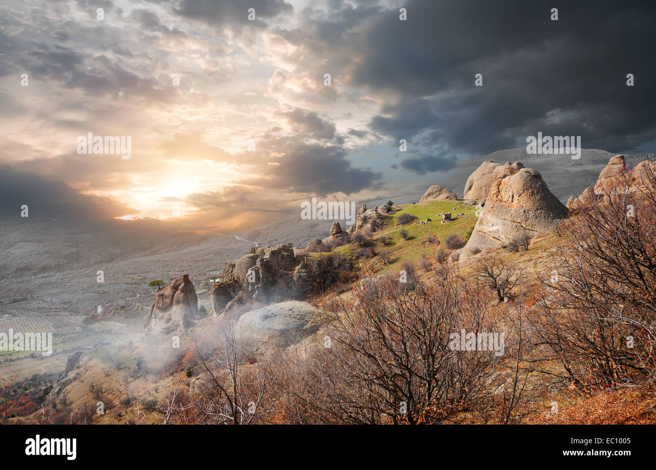 Brouillard dans la vallée des Fantômes au lever du soleil Banque D'Images