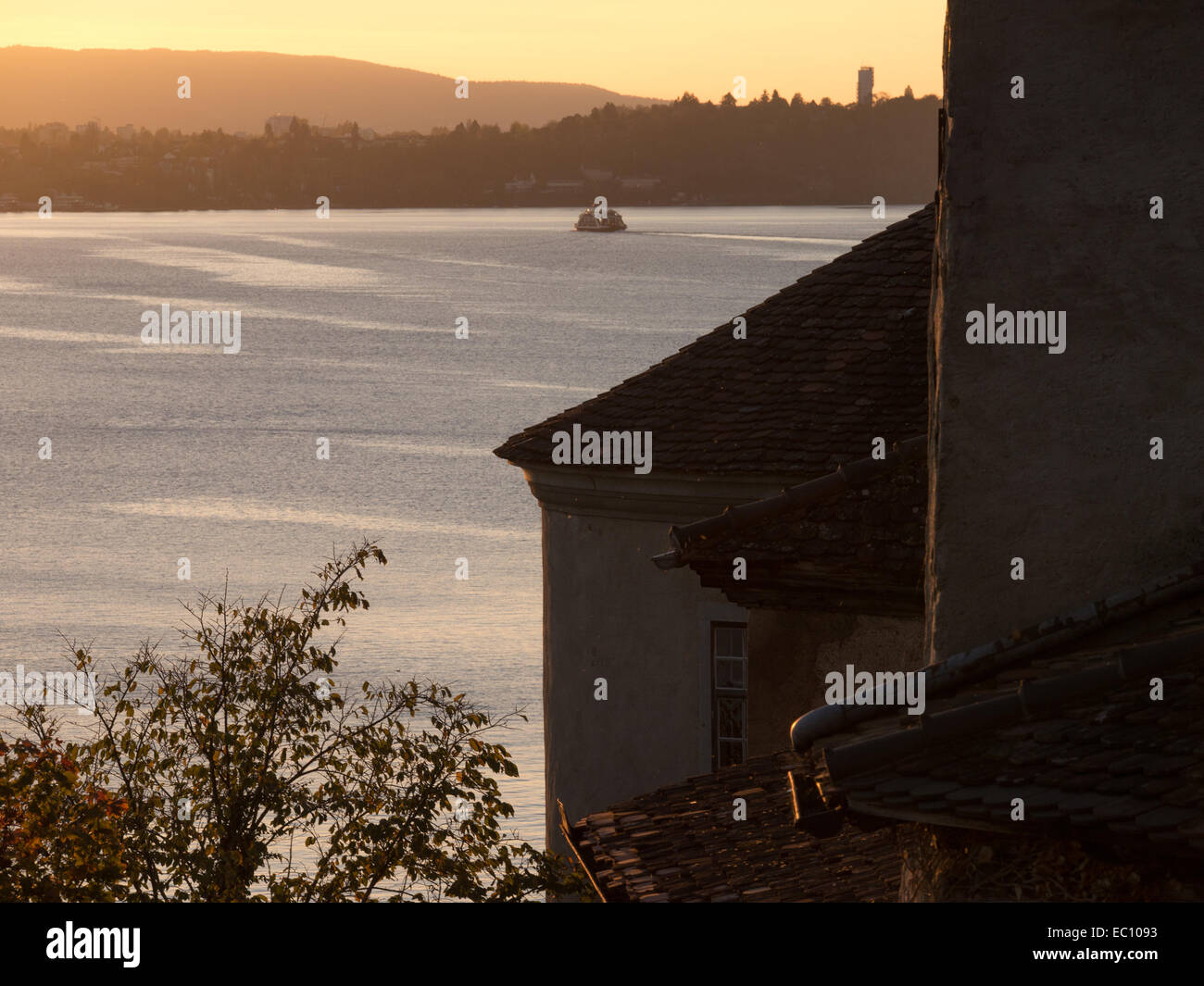 Château de Meersburg et lac de Constance Allemagne Bade-Wurtemberg Banque D'Images