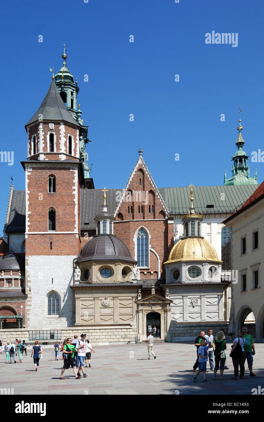 Cathédrale et Chapelle dans le cadre du Château Royal de Wawel à Cracovie en Pologne de Hil. Banque D'Images