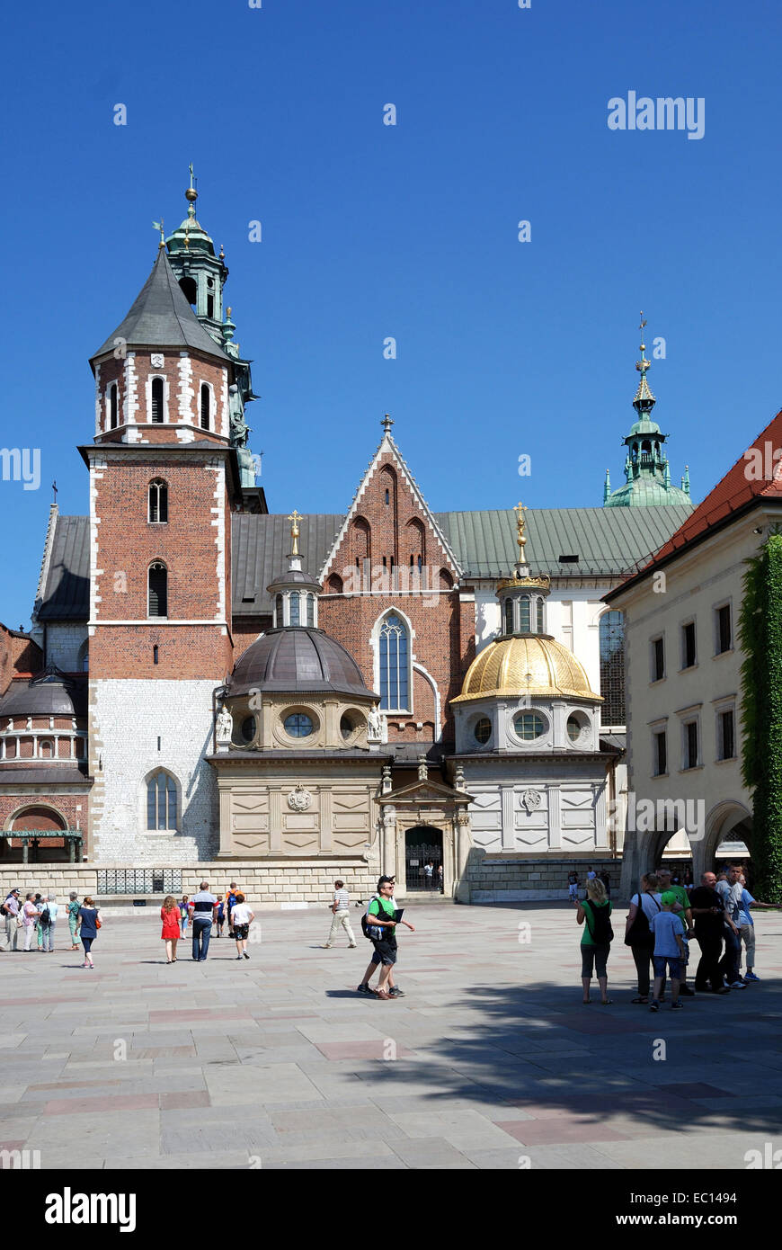 Cathédrale et Chapelle dans le cadre du Château Royal de Wawel à Cracovie en Pologne de Hil. Banque D'Images