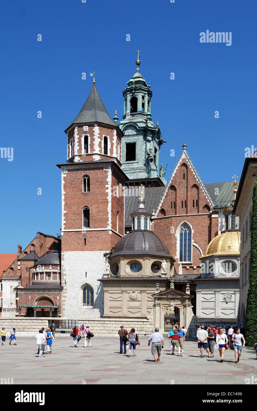 Cathédrale et Chapelle dans le cadre du Château Royal de Wawel à Cracovie en Pologne de Hil. Banque D'Images