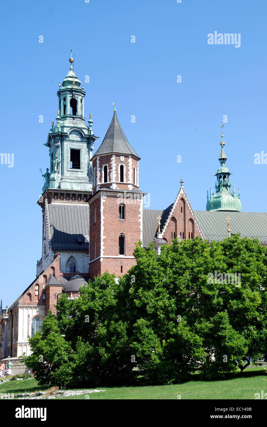 Cathédrale et Chapelle dans le cadre du Château Royal de Wawel à Cracovie en Pologne de Hil. Banque D'Images