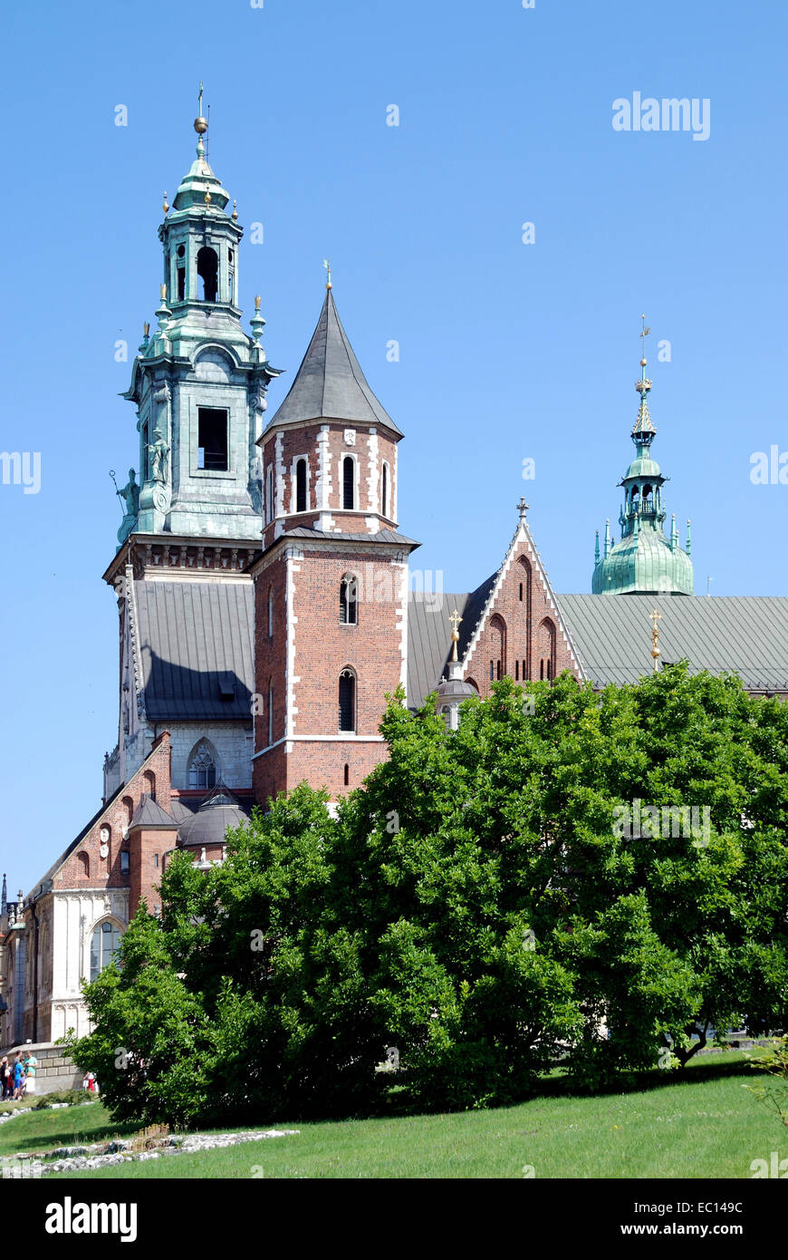 Cathédrale et Chapelle dans le cadre du Château Royal de Wawel à Cracovie en Pologne de Hil. Banque D'Images